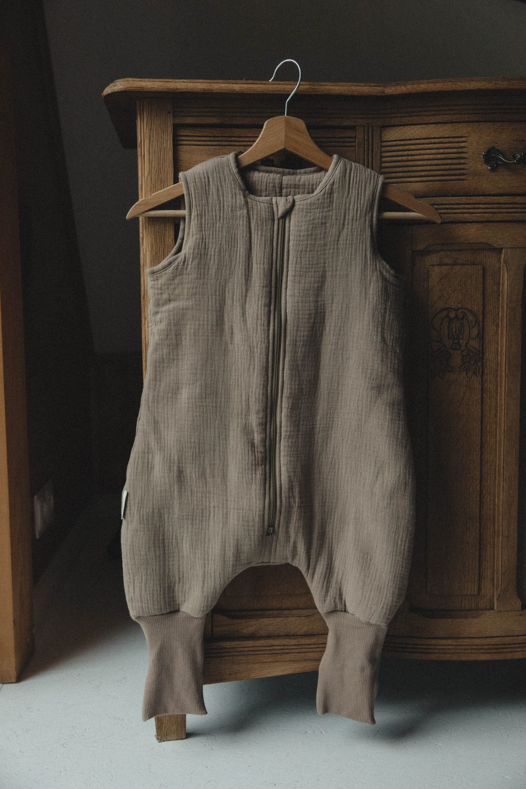 Muślinowy śpiworek z nogawkami - Taupe