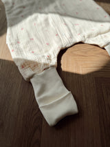 Muślinowy śpiworek Light z nogawkami – Pink Flora