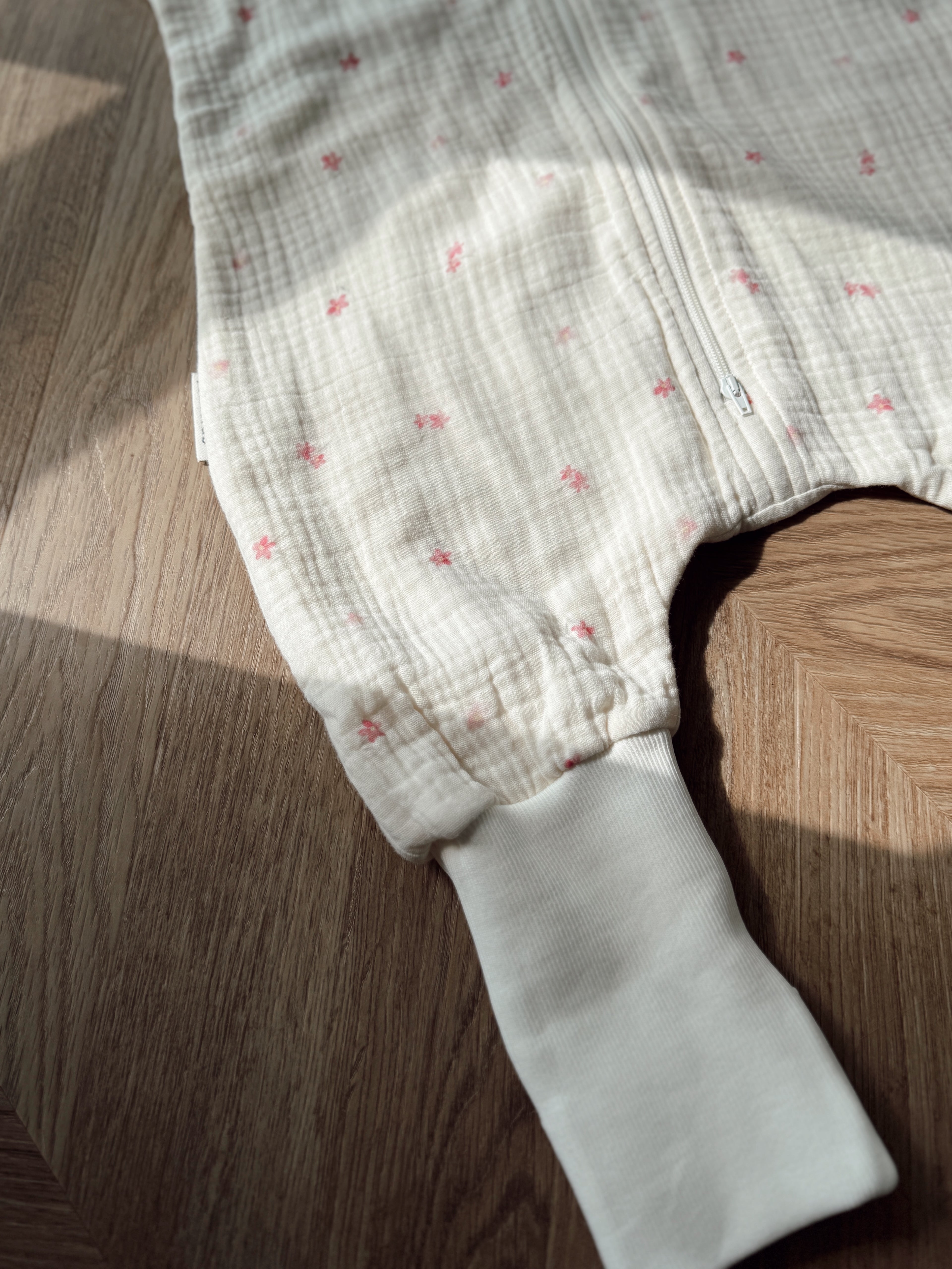 Muślinowy śpiworek Light z nogawkami – Pink Flora