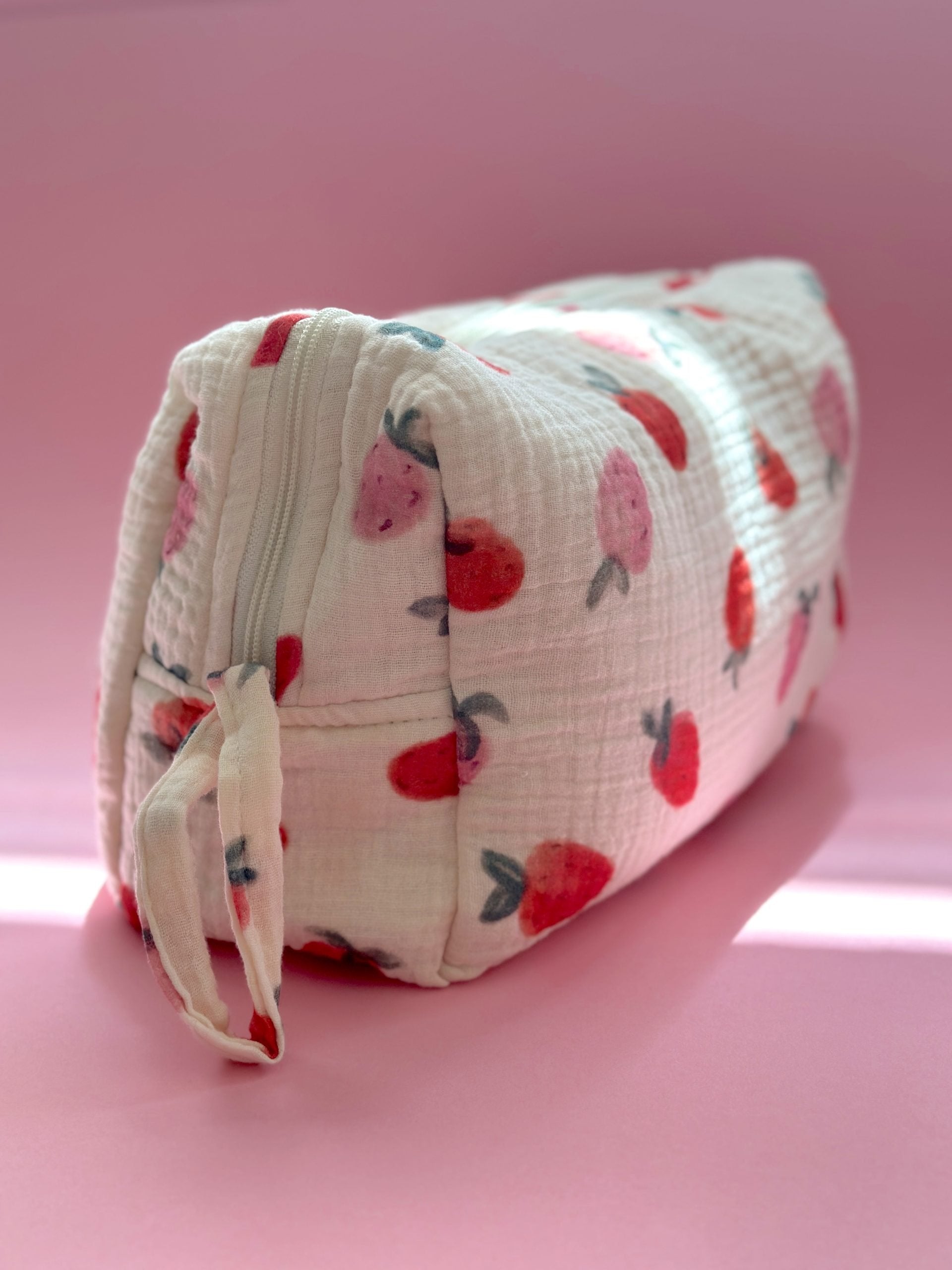 Duża Muślinowa Kosmetyczka Strawberry