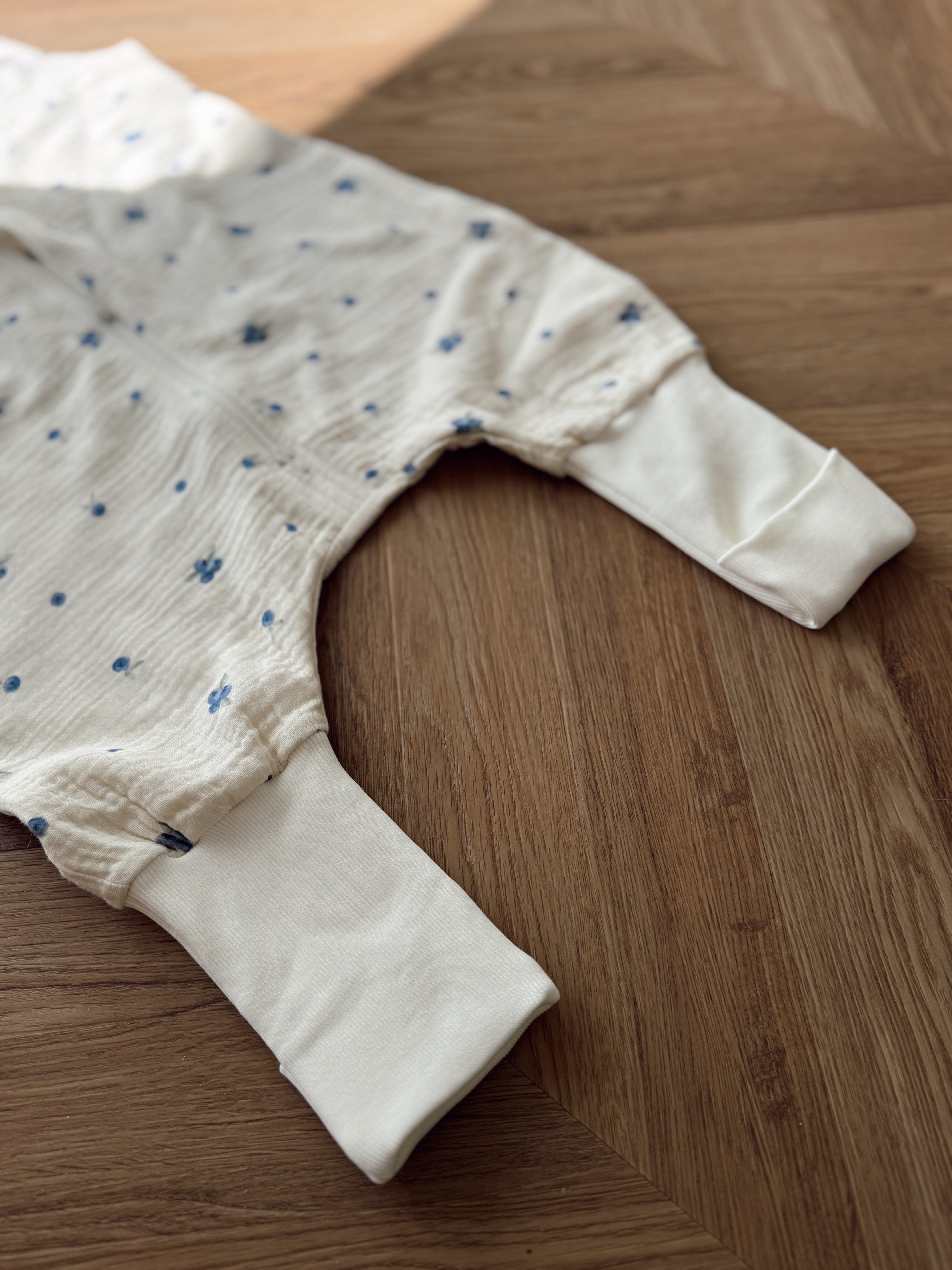 Muślinowy śpiworek Light z nogawkami – Blueberry