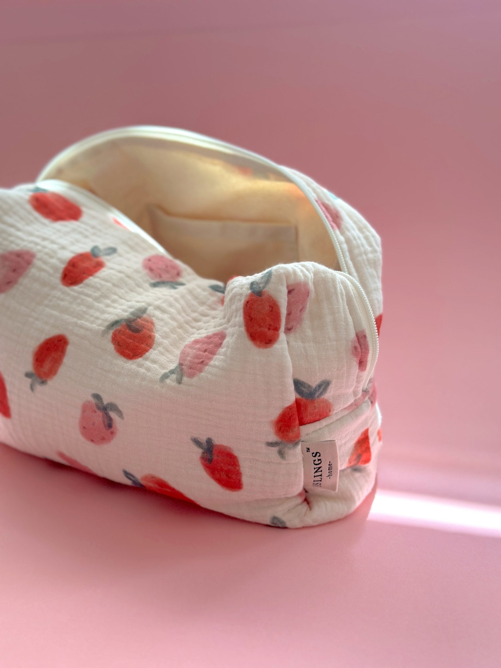 Duża Muślinowa Kosmetyczka Strawberry