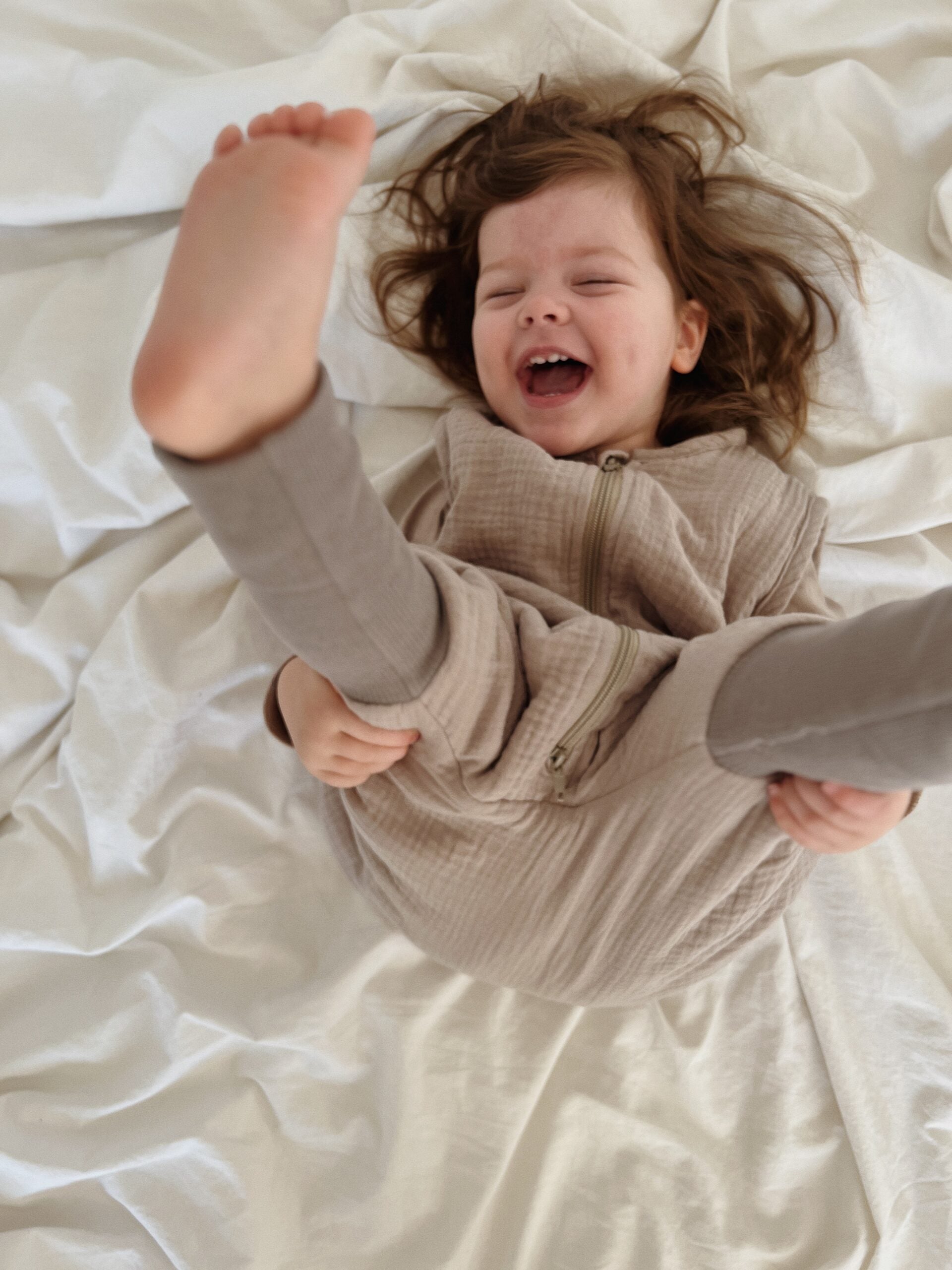 Muślinowy śpiworek z nogawkami - Dark Beige