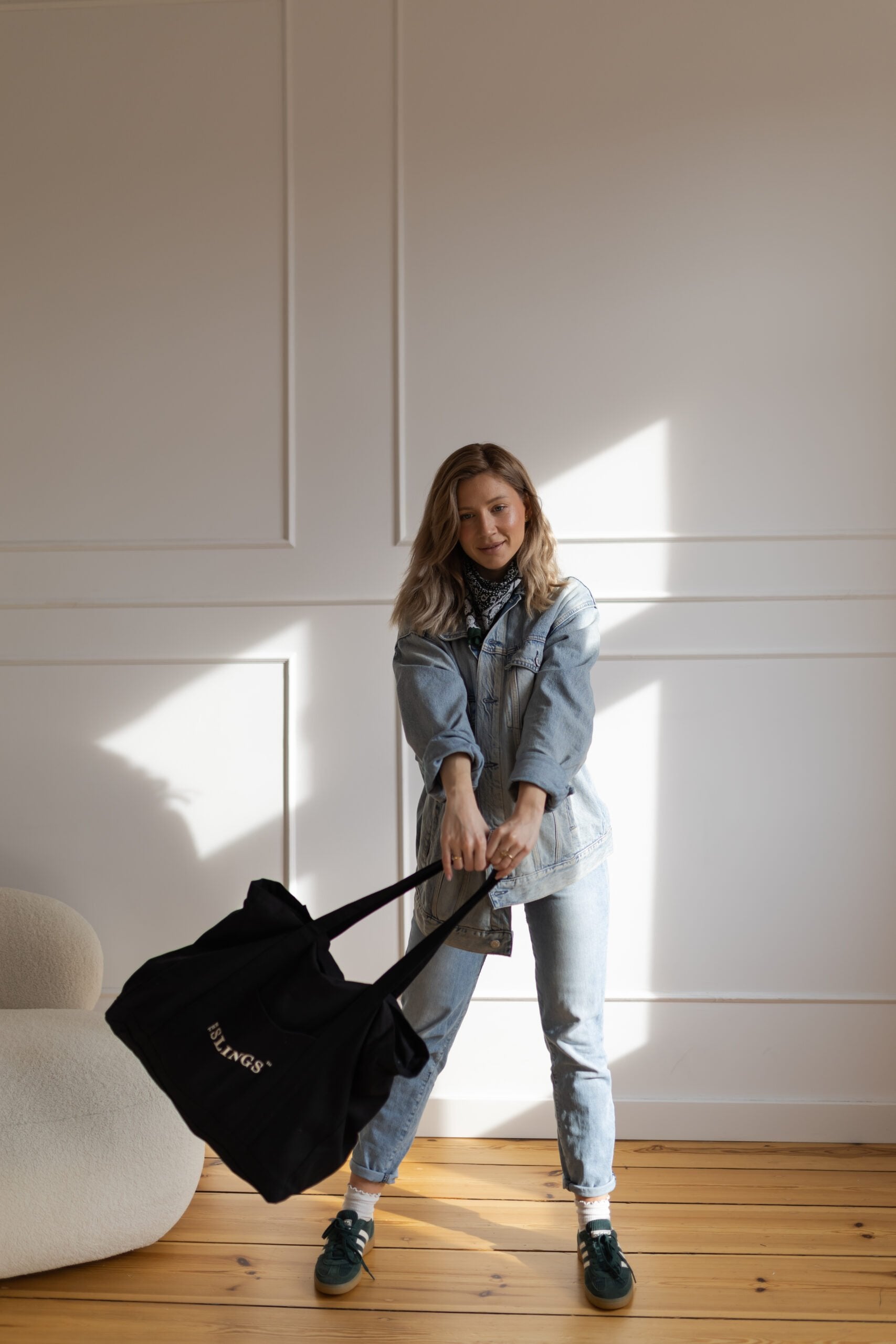 Black Shopper The Slings II