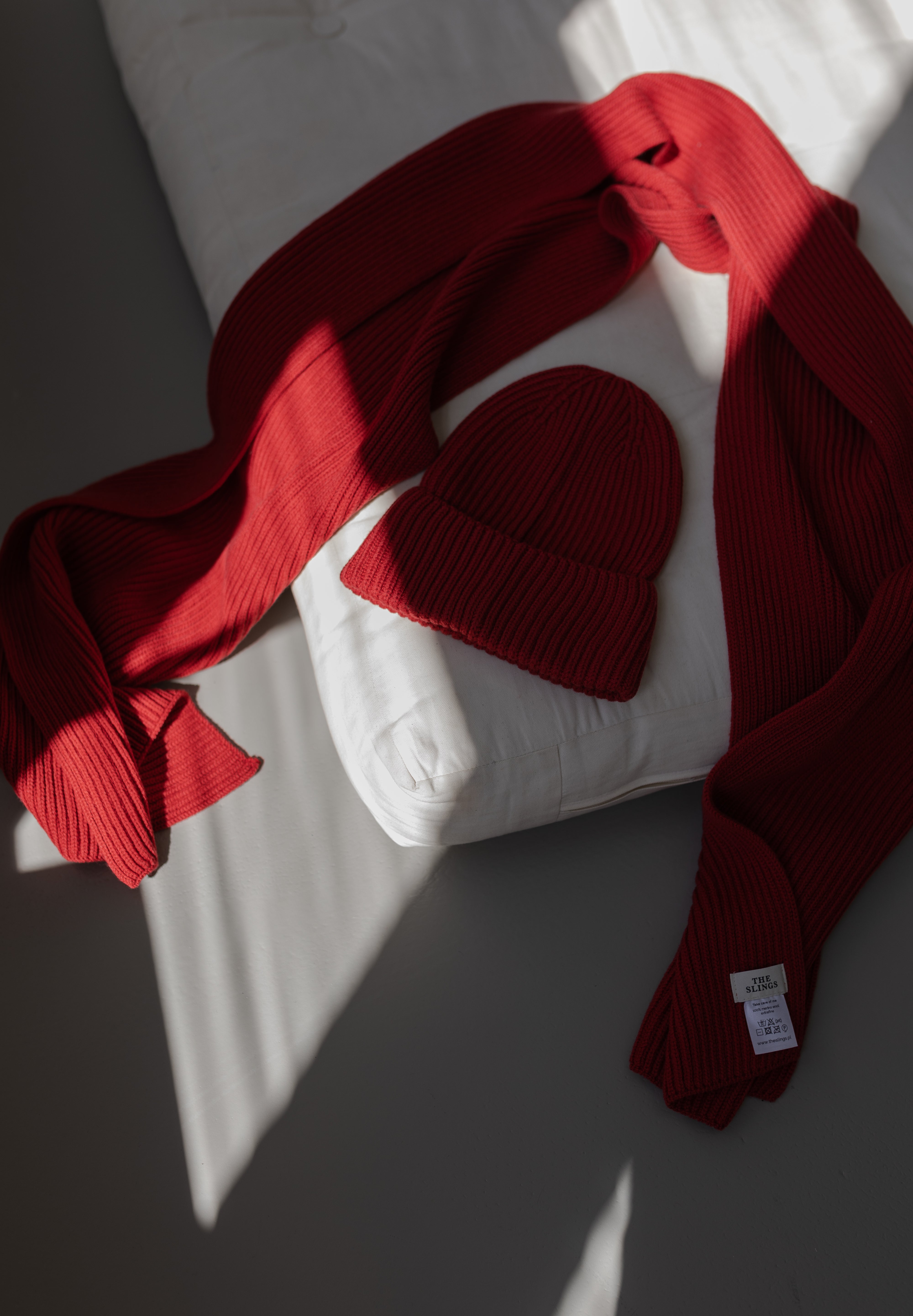 Tilia - czapka z wełny merino Red