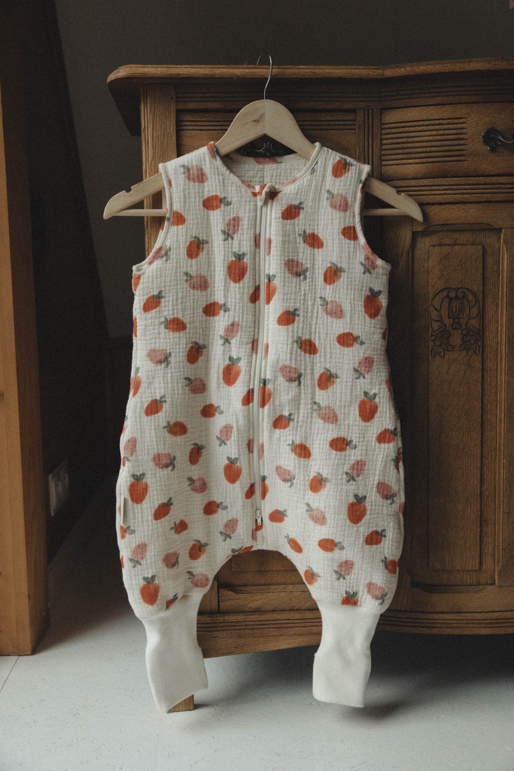 Muślinowy śpiworek z nogawkami - Strawberry
