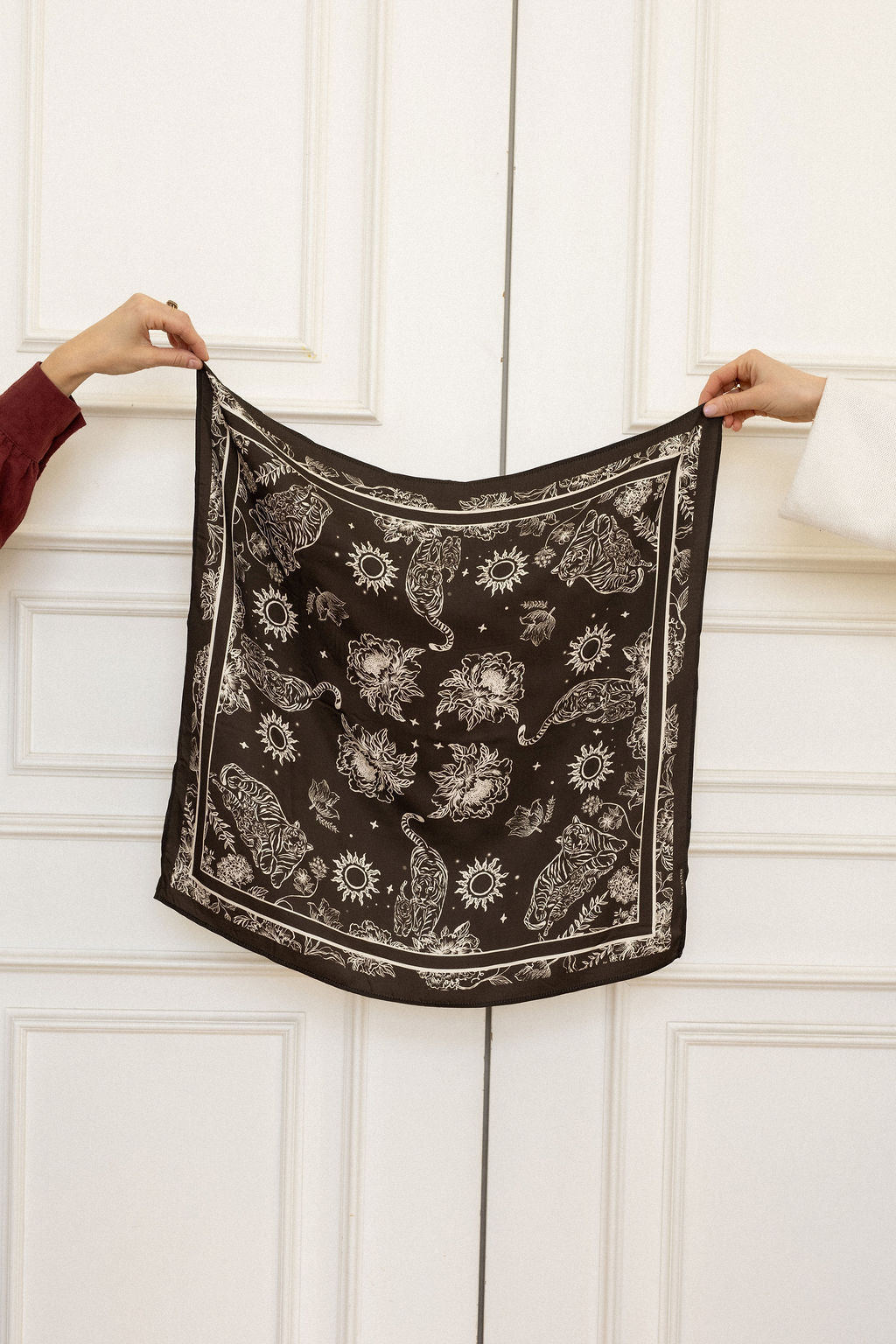 Apaszka Tiger Love Brown