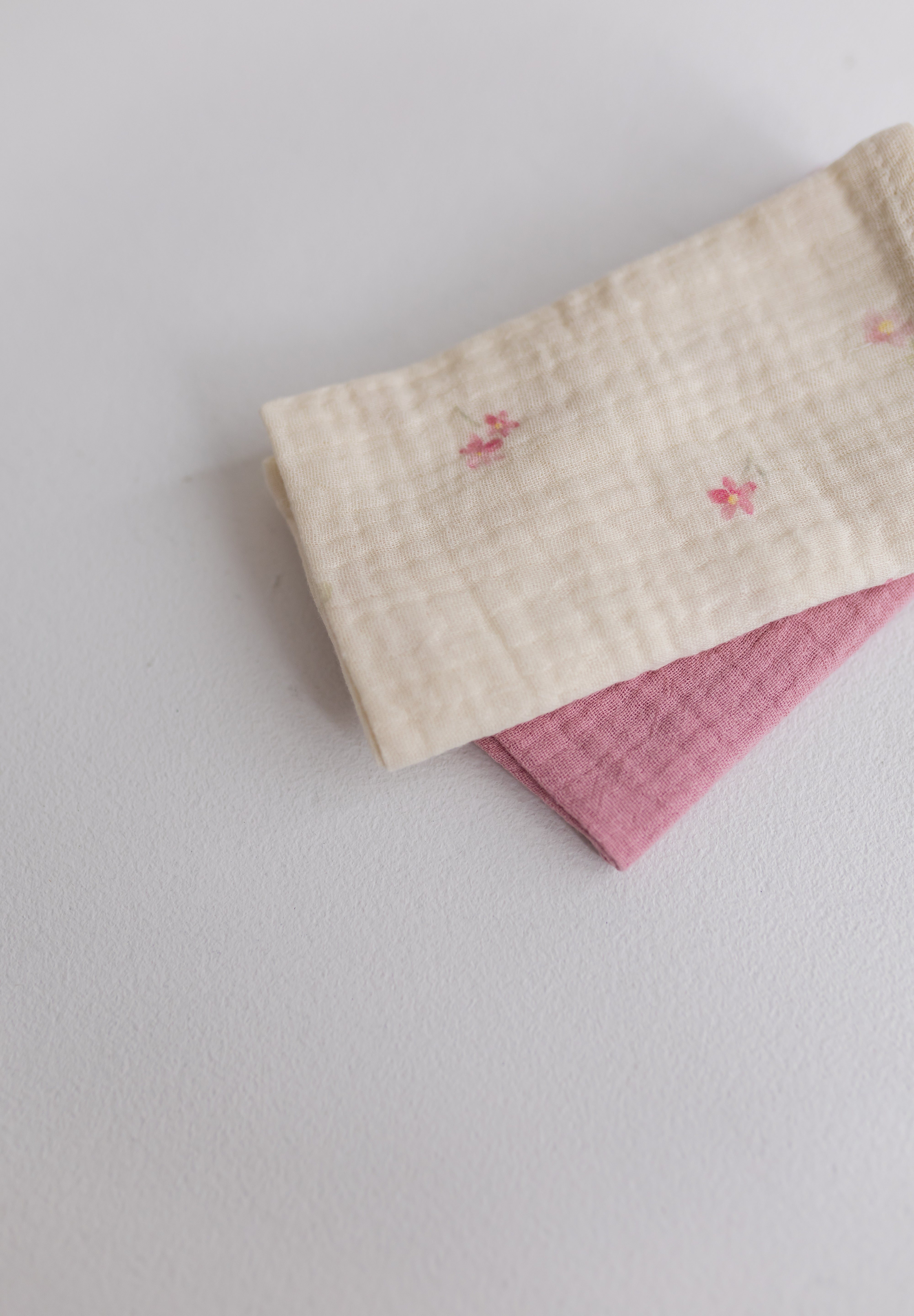 Mini Pink Flora & Raspberry - zestaw małych pieluszek muślinowych